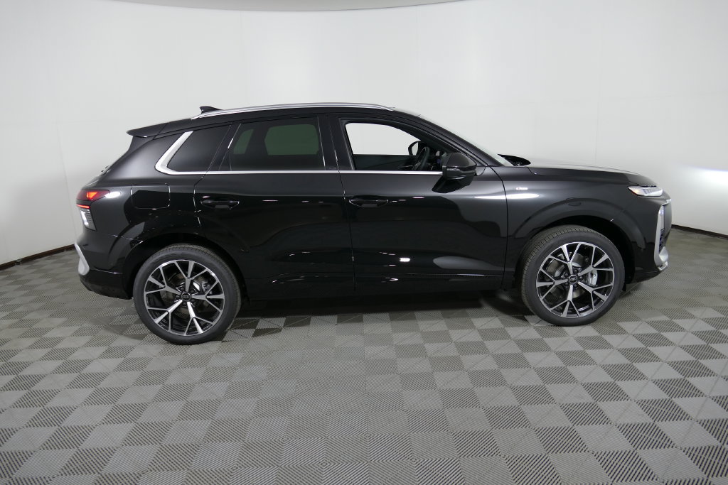 New 2026 Audi Q3 quattro 2.0T AWD/4WD image 2