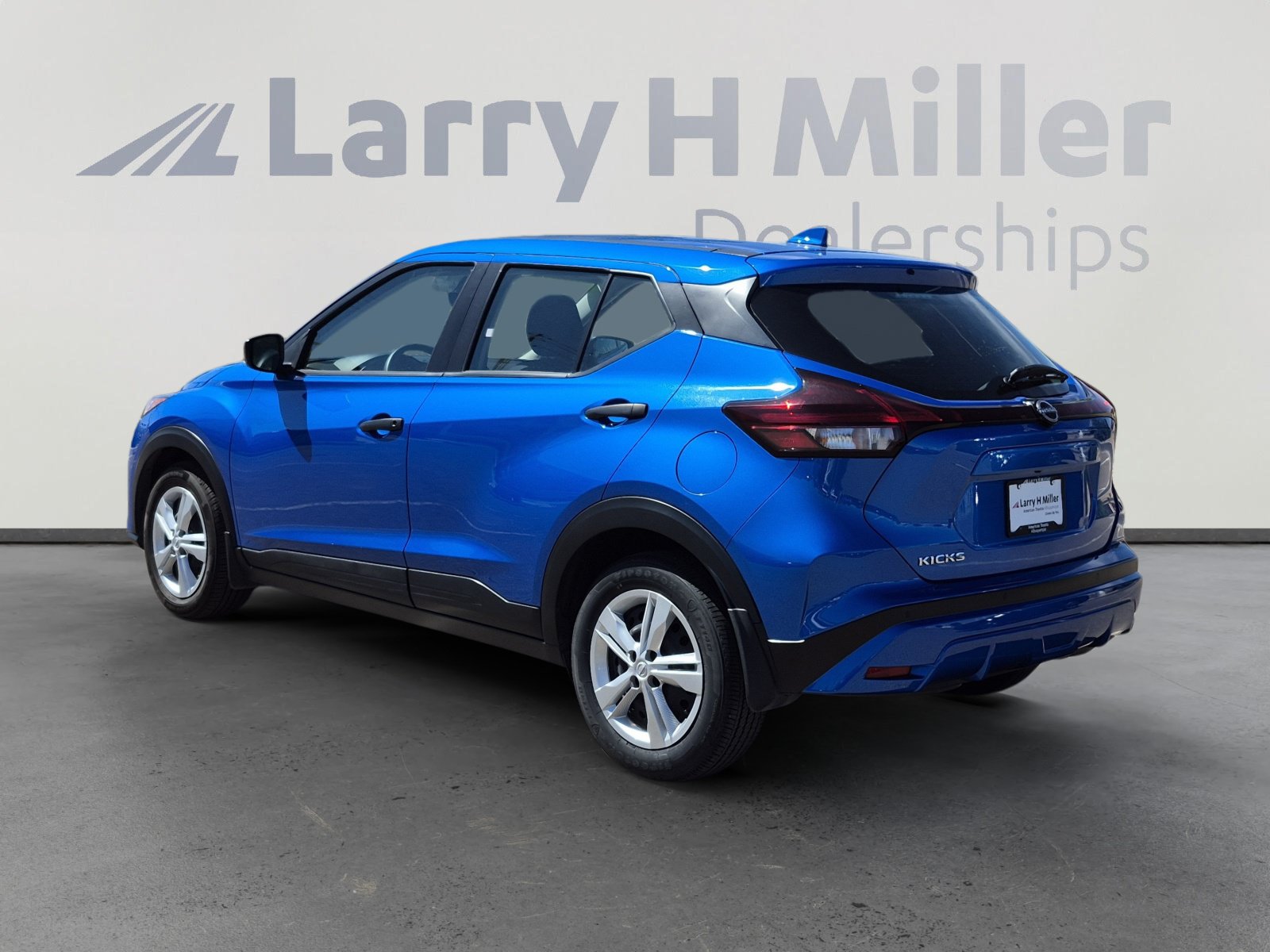 Used 2024 Nissan Kicks S w/ Interior Electronics Package FWD image 3
