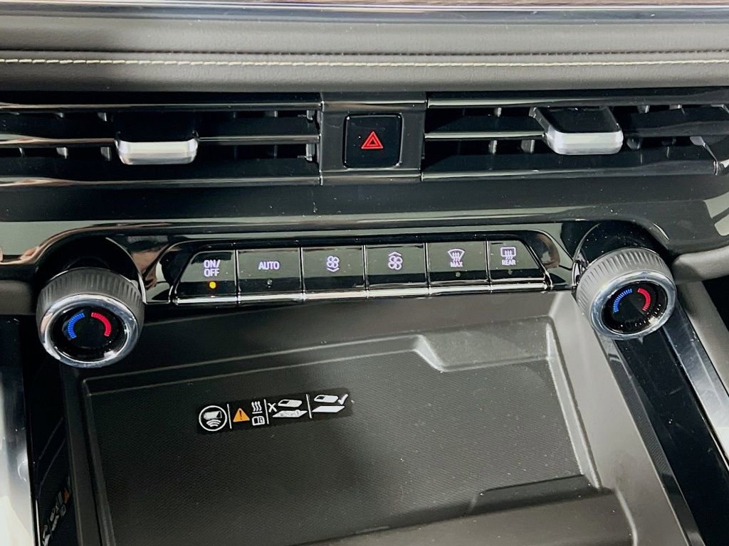 New 2025 Chevrolet Suburban Premier image 16