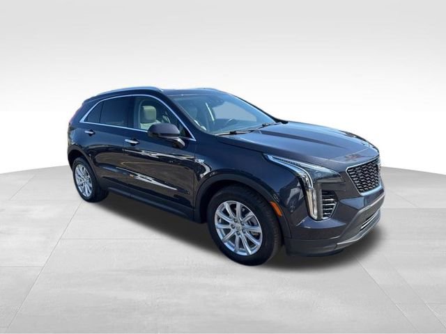 Certified 2023 Cadillac XT4 Luxury w/ Cold Weather Package AWD/4WD image 3