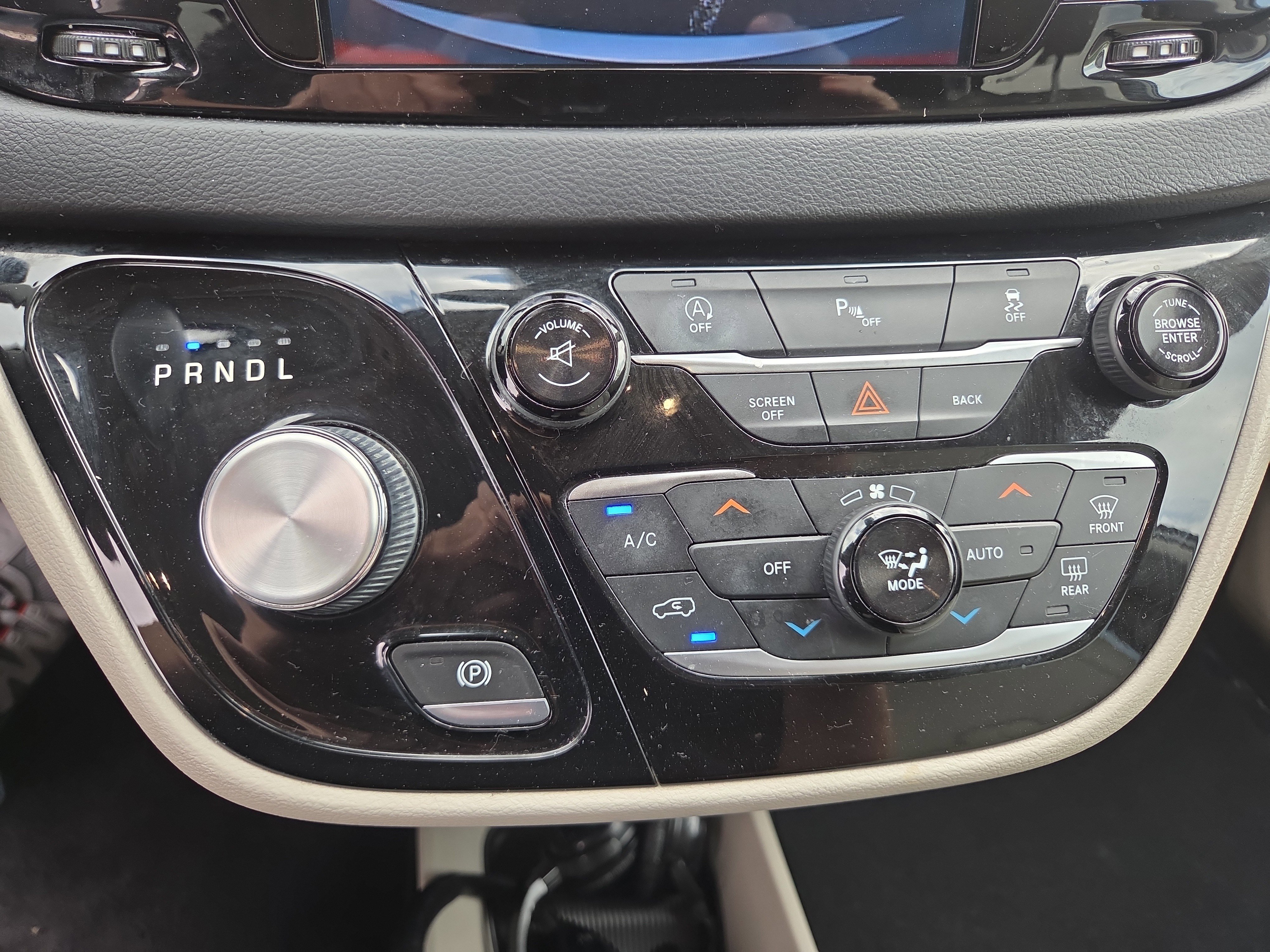 Used 2017 Chrysler Pacifica Touring-L FWD image 24