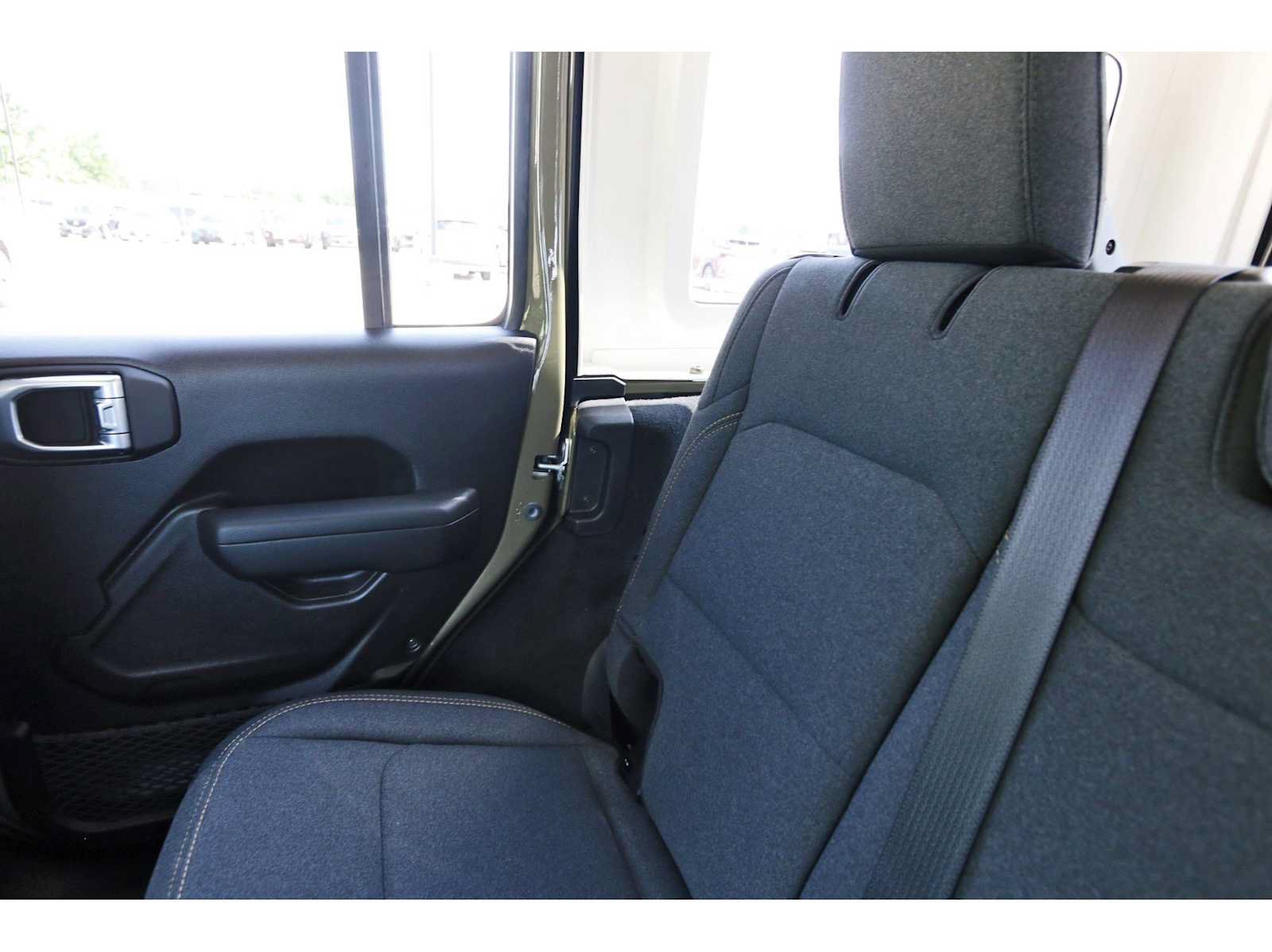 Used 2025 Jeep Wrangler Unlimited Sport AWD/4WD image 9