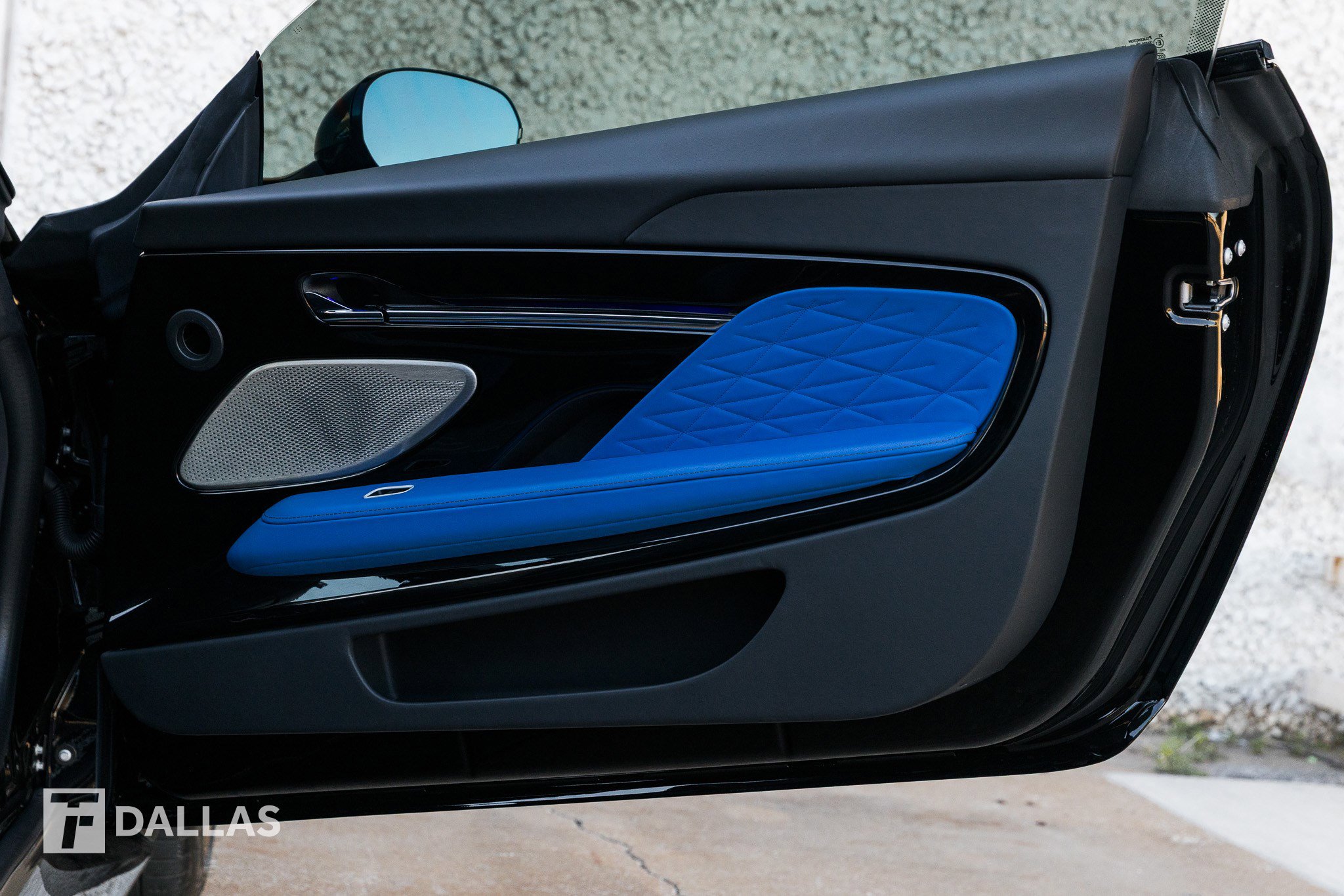 Used 2024 Aston Martin DB12 Coupe image 29