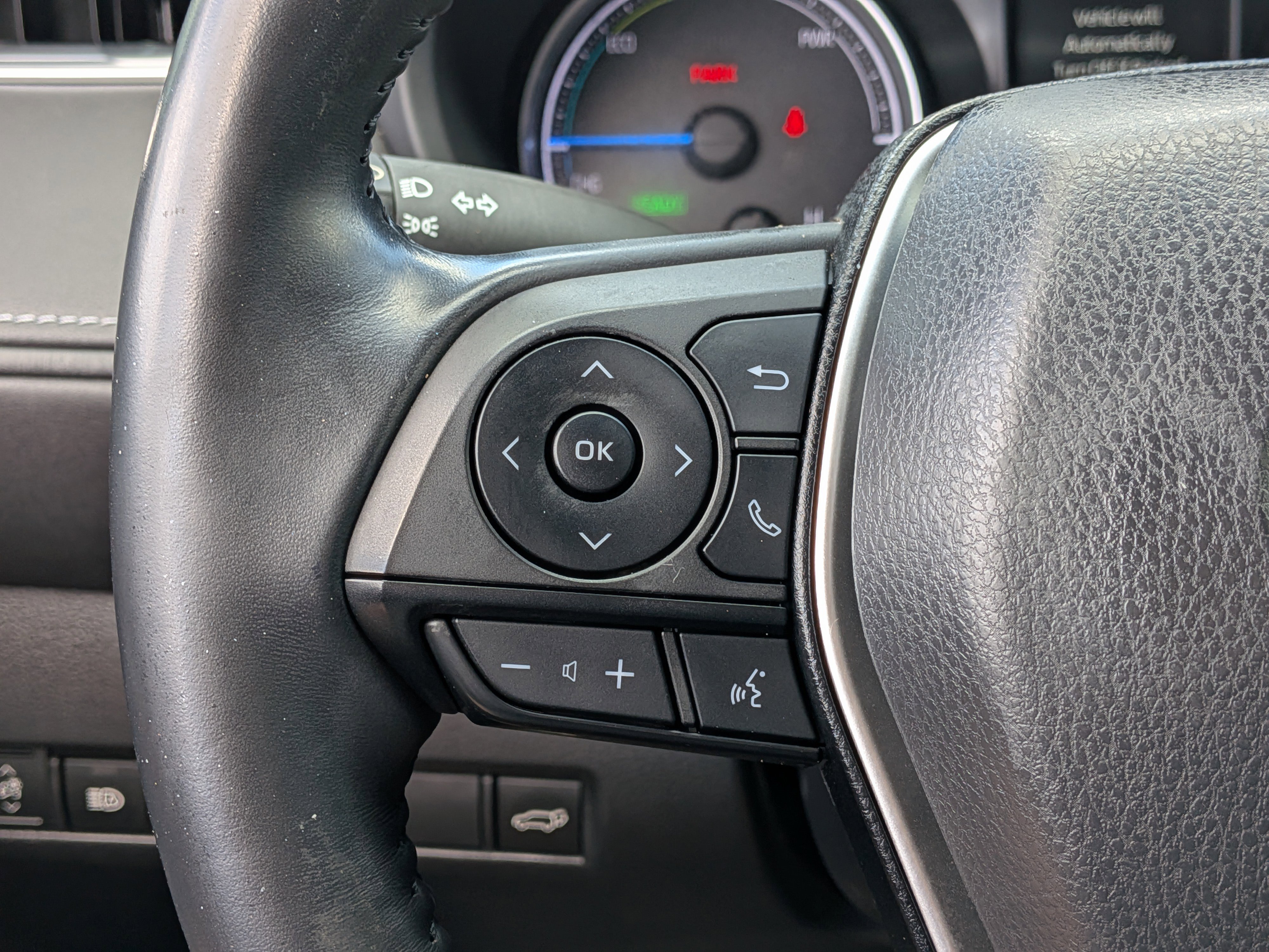 Used 2021 Toyota Venza LE image 25