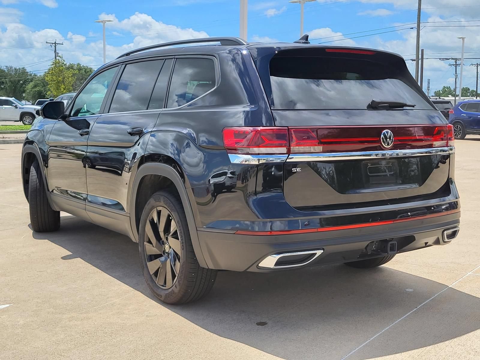 Used 2024 Volkswagen Atlas SE FWD image 8