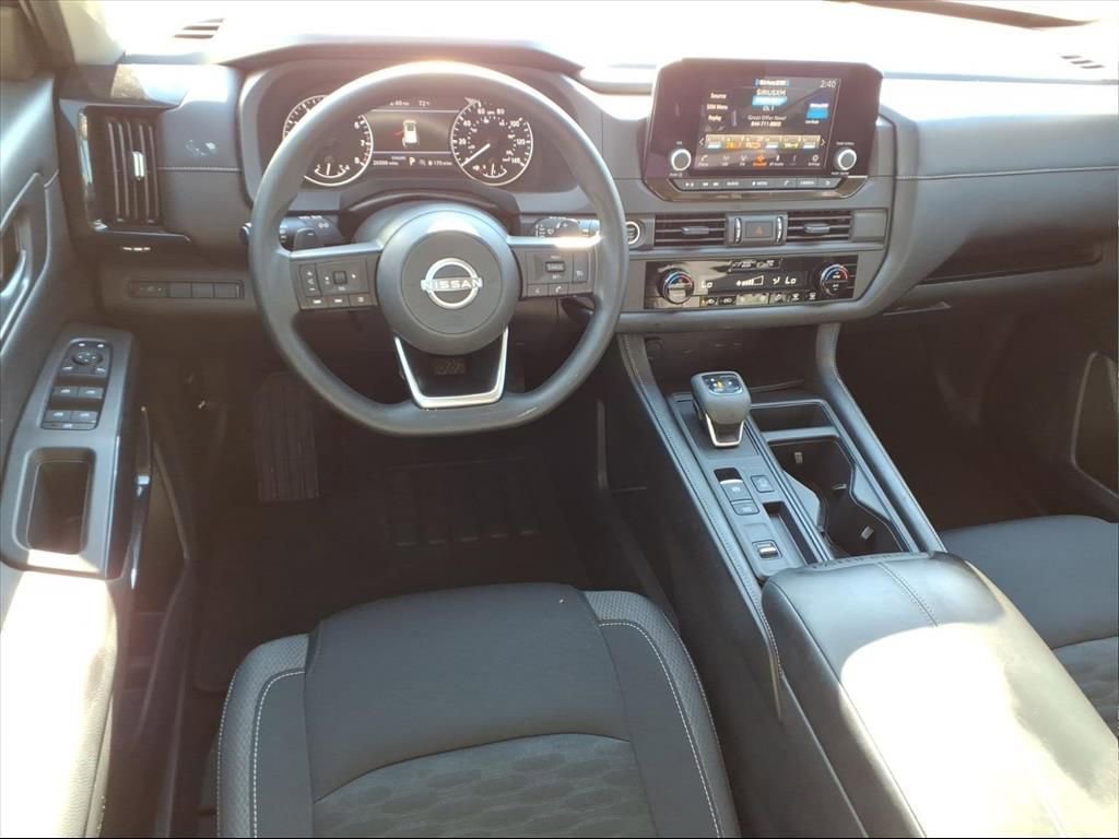 Used 2024 Nissan Pathfinder S image 13