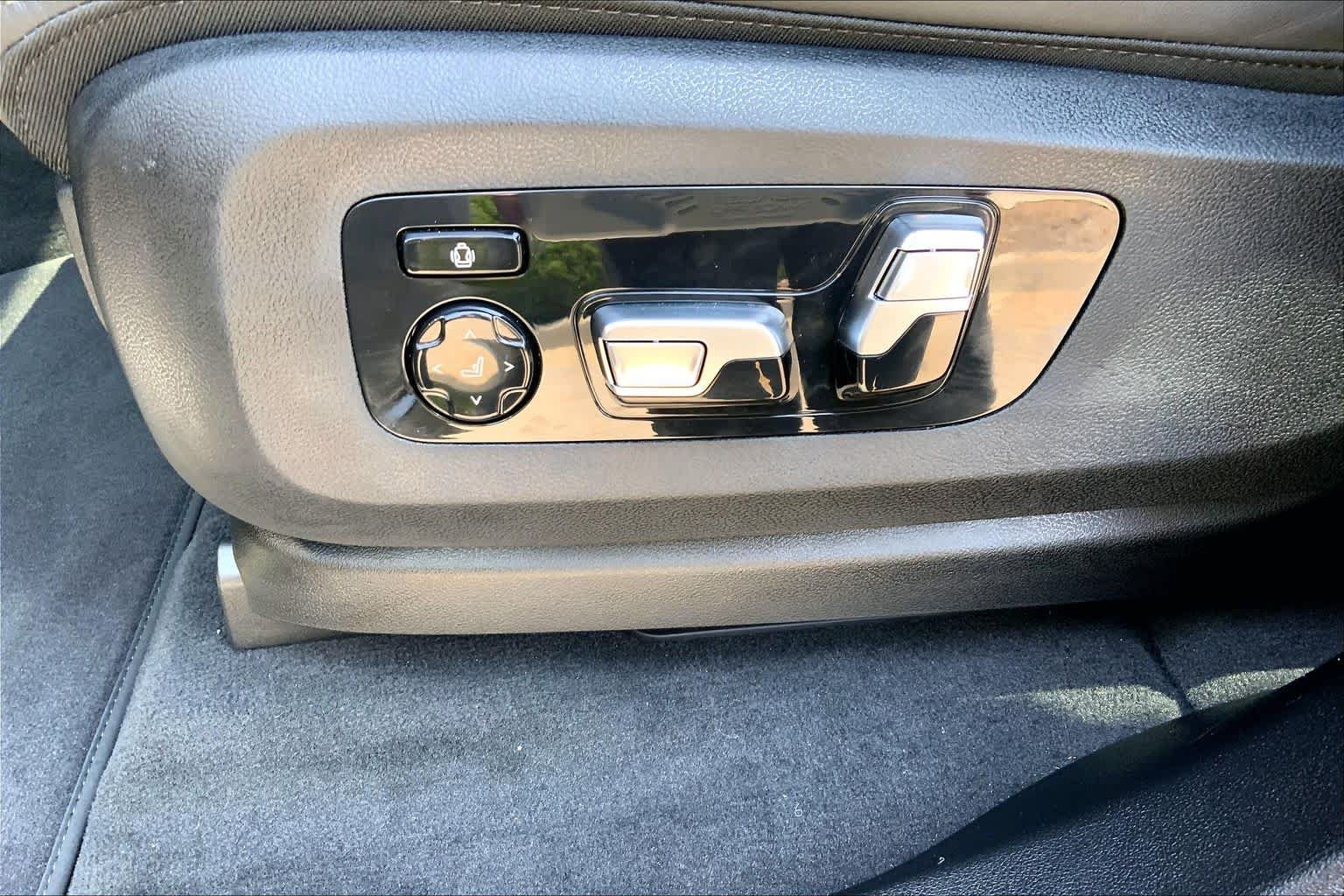 New 2026 BMW X7 M60i AWD/4WD image 16