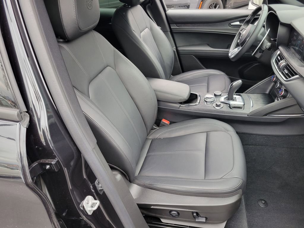 Used 2024 Alfa Romeo Stelvio Sprint RWD image 18