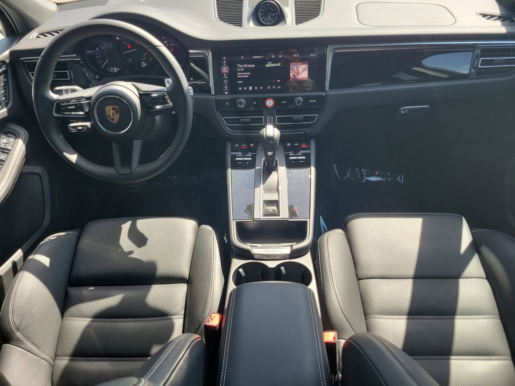 Certified 2025 Porsche Macan image 20