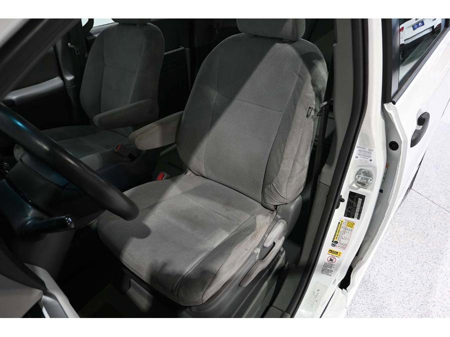 Used 2015 Toyota Sienna L FWD image 14