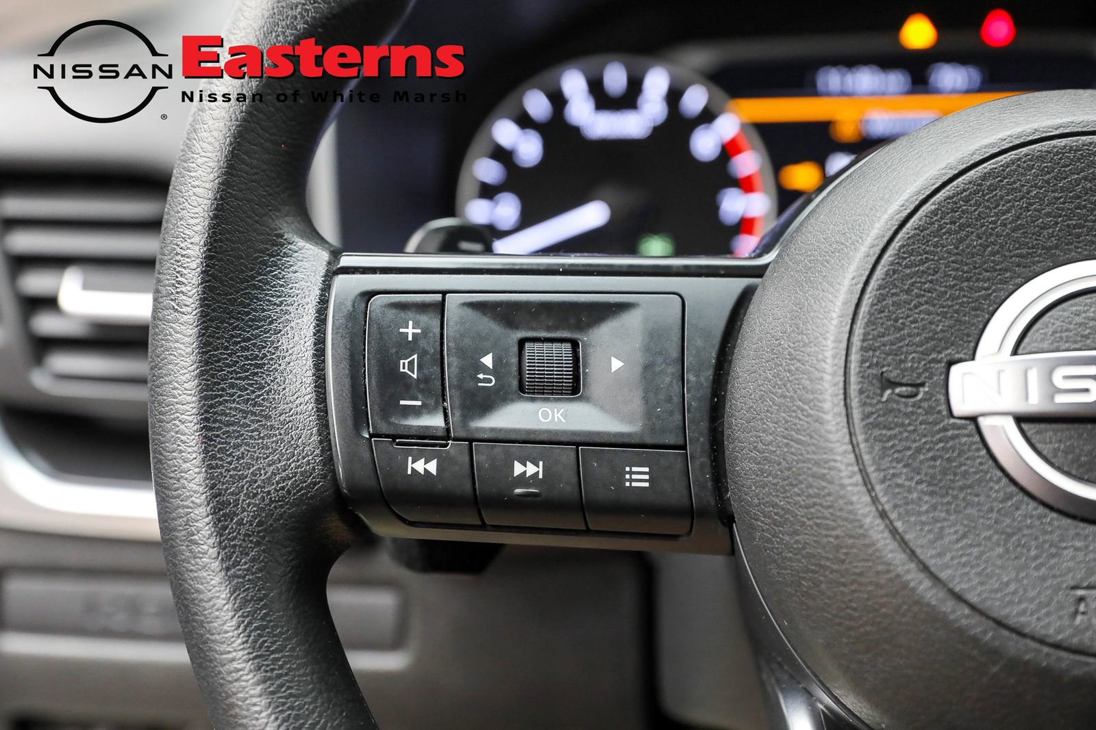 Used 2023 Nissan Rogue S image 16