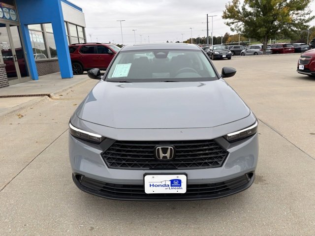 Certified 2025 Honda Accord SE image 2