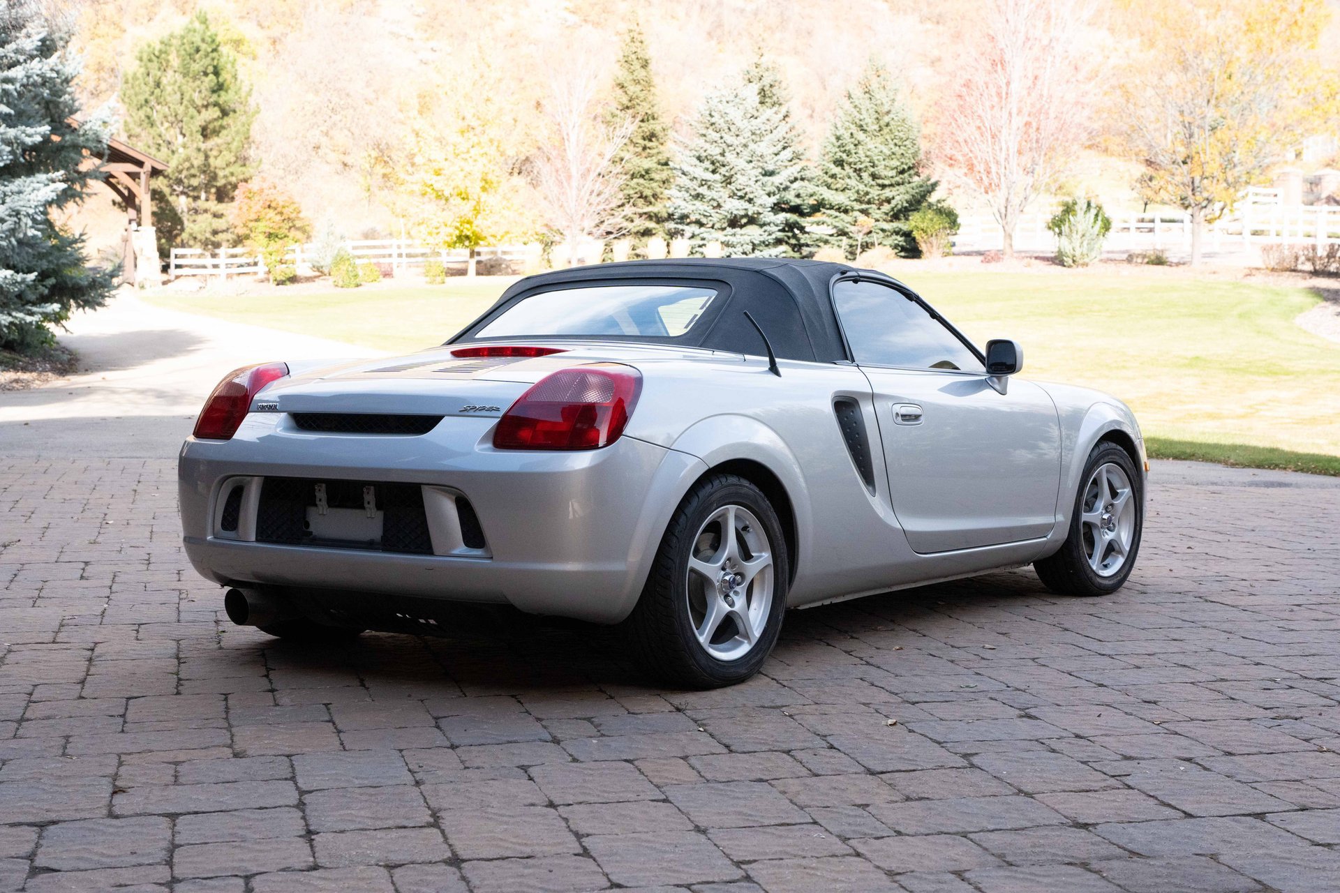 Used 2001 Toyota MR2 image 13