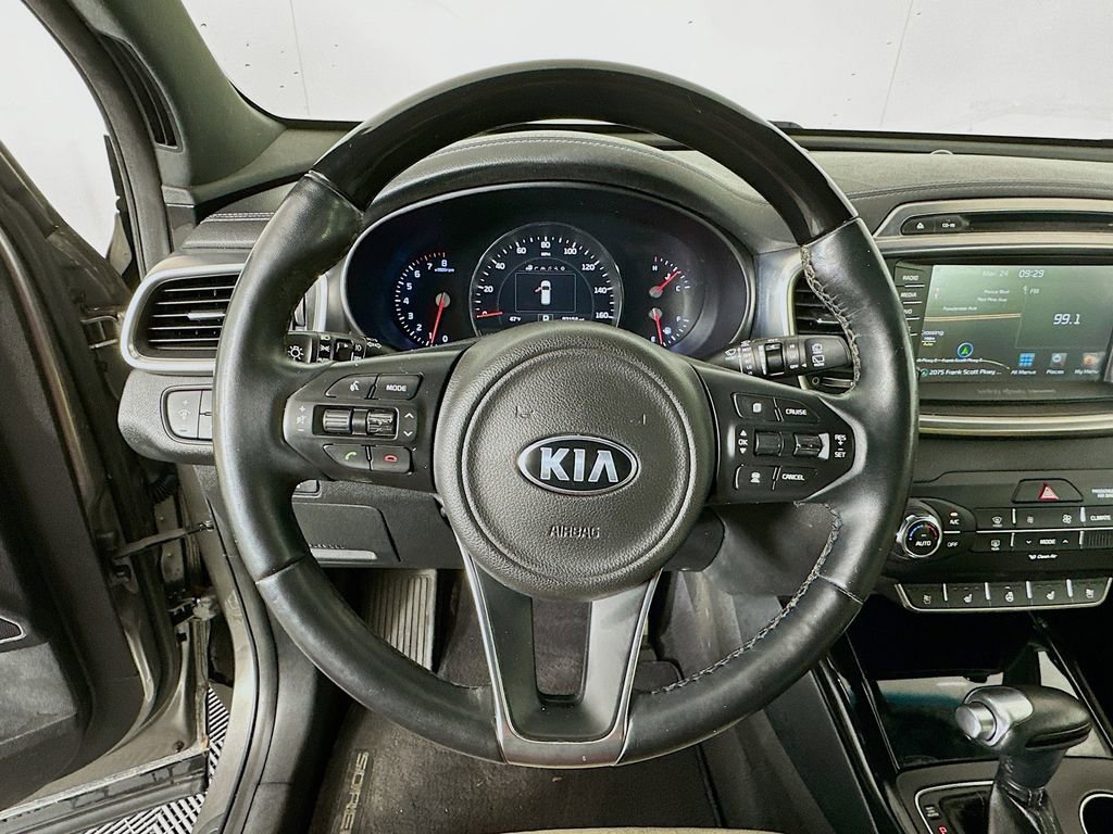 Used 2017 Kia Sorento SX image 11