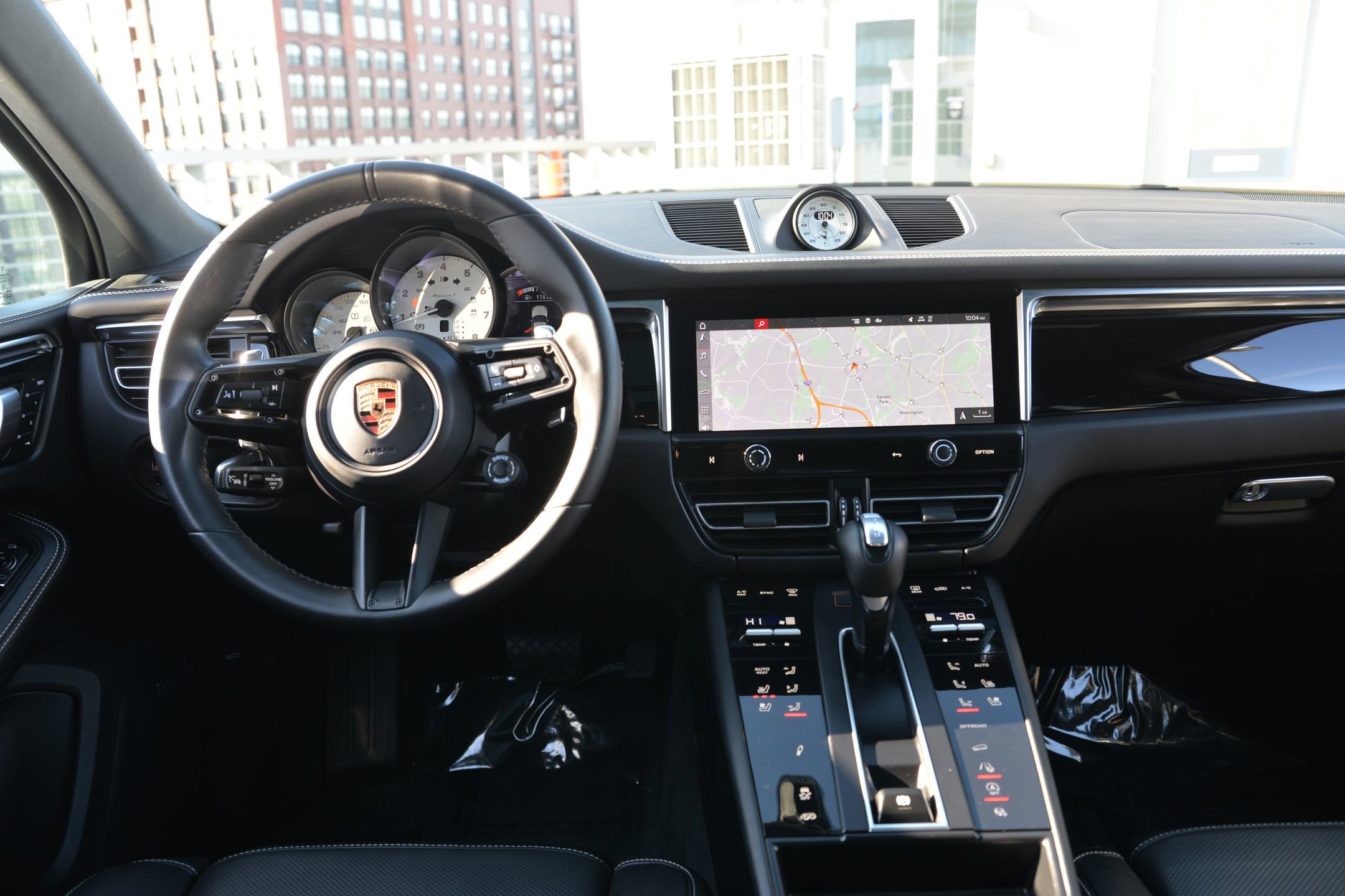 Certified 2024 Porsche Macan Turbo image 4