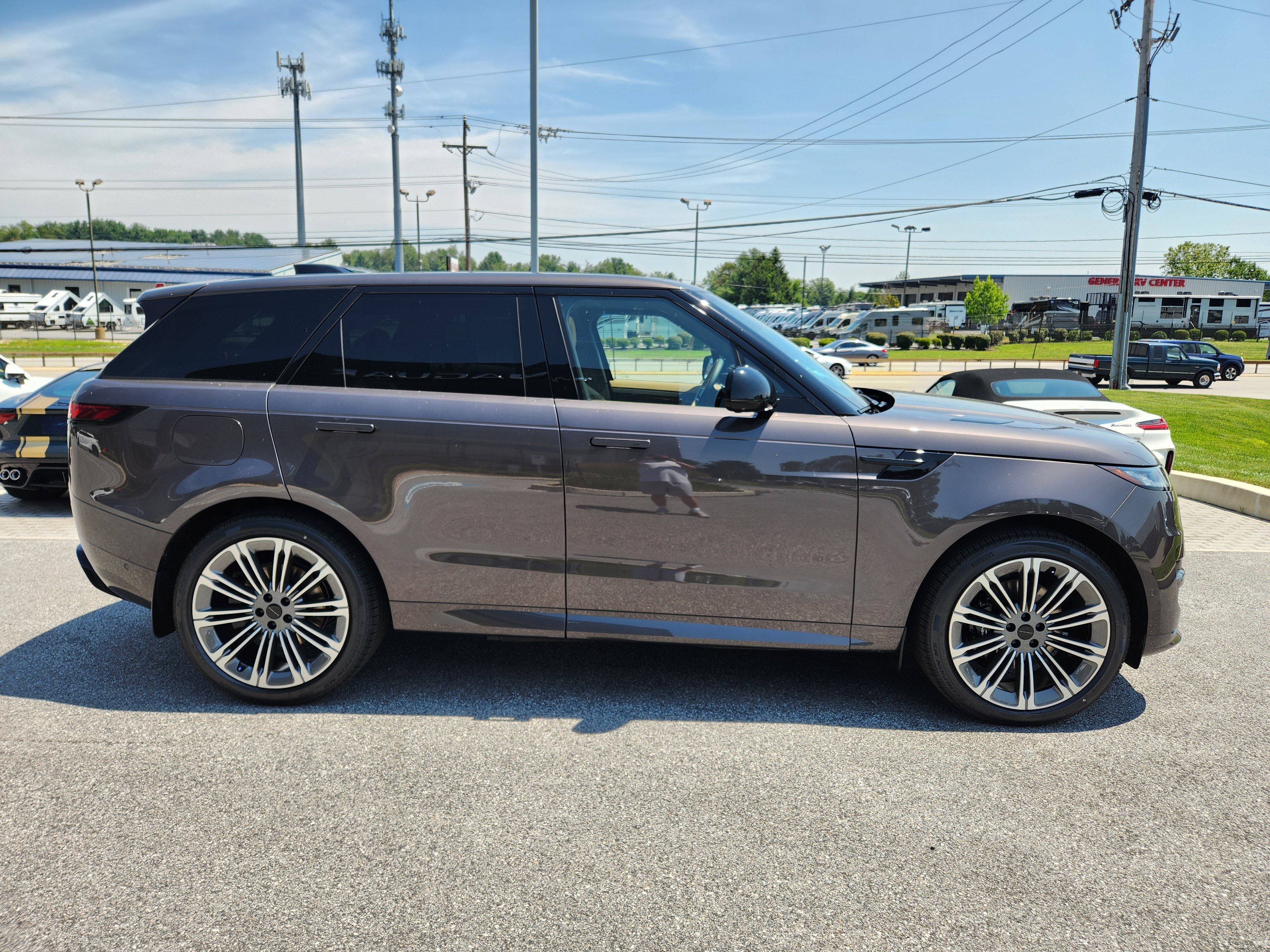 New 2026 Land Rover Range Rover Sport Dynamic SE AWD/4WD image 6
