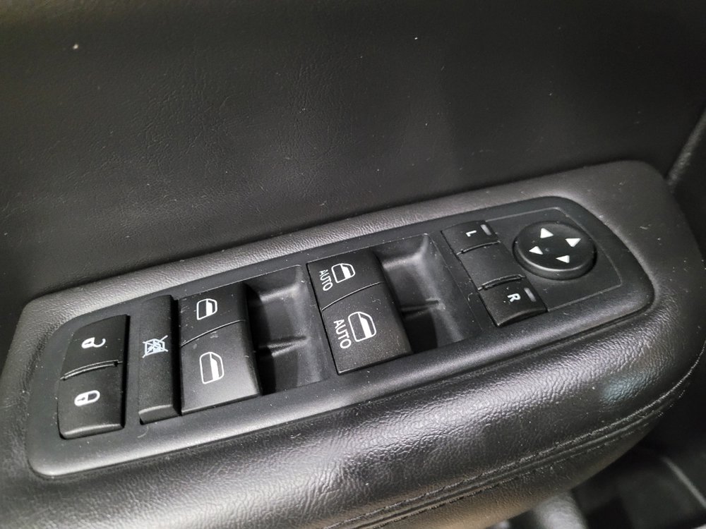 Used 2017 Chrysler 200 Limited Platinum FWD image 27
