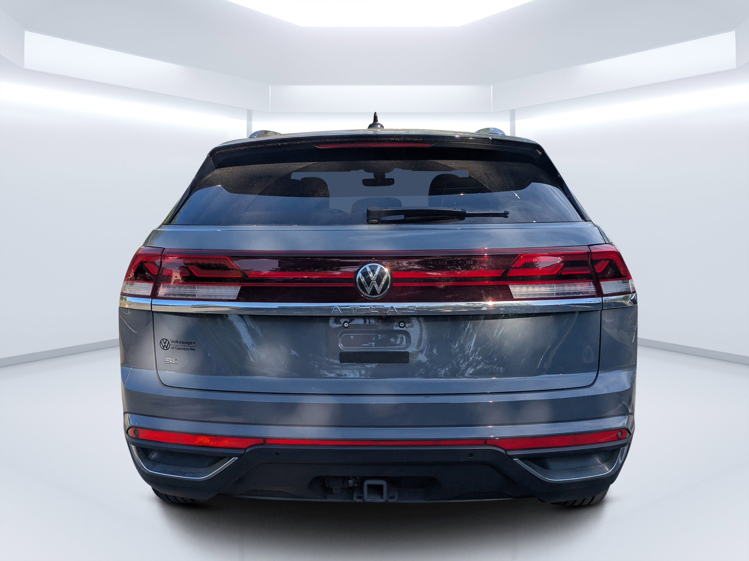 Used 2024 Volkswagen Atlas Cross Sport SE w/ Panoramic Sunroof Package FWD image 4