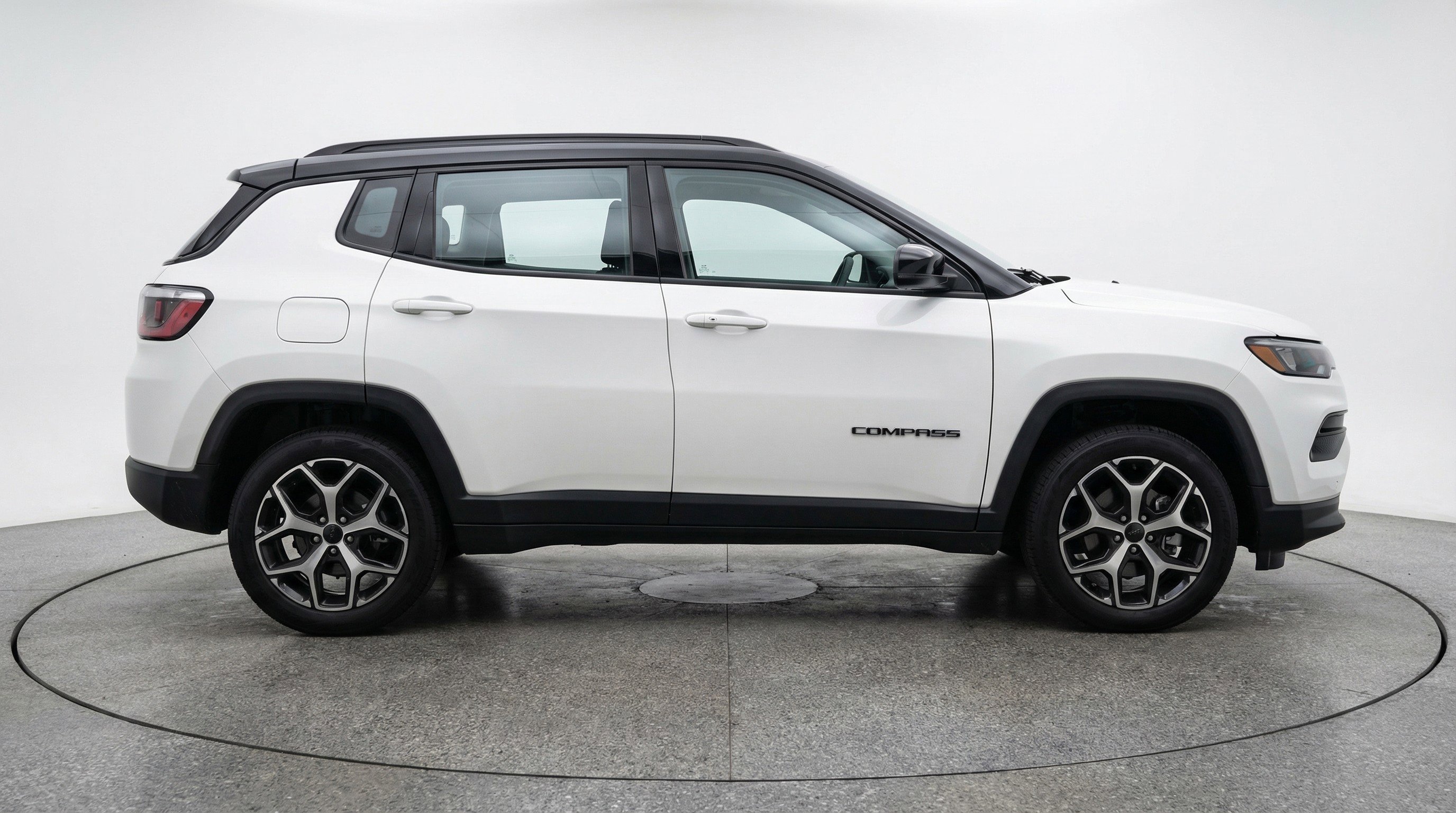 Used 2025 Jeep Compass Limited image 11