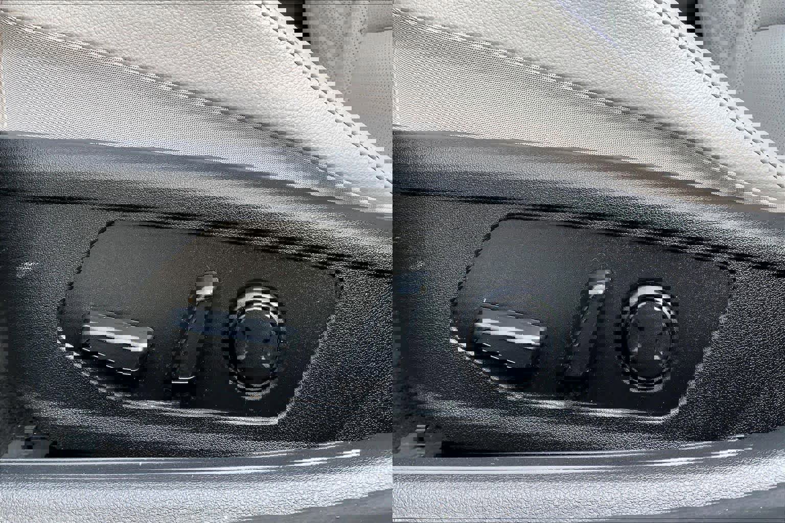 Used 2024 Hyundai Elantra Limited image 34