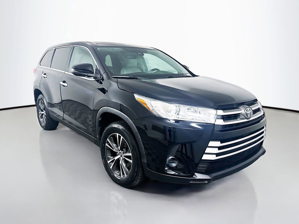 Used 2019 Toyota Highlander LE image 3