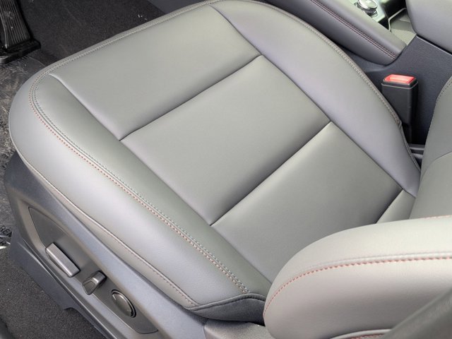 Used 2026 Ford Explorer Active w/ Active Comfort Package image 9