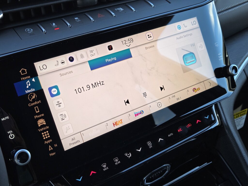 New 2027 Jeep Grand Cherokee Altitude AWD/4WD image 21