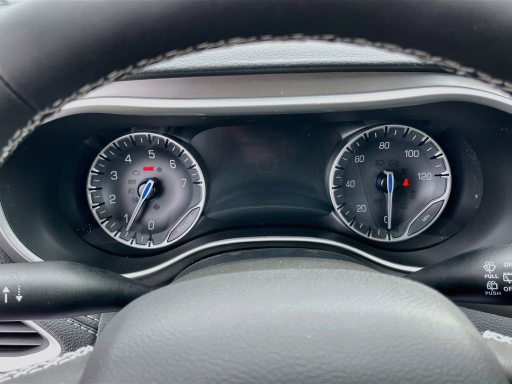 New 2027 Chrysler Pacifica Select FWD image 12