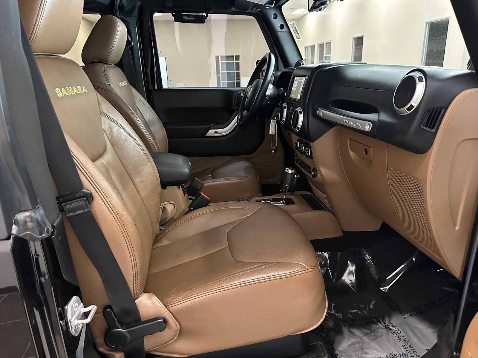 Used 2013 Jeep Wrangler Sahara w/ Connectivity Group AWD/4WD image 23