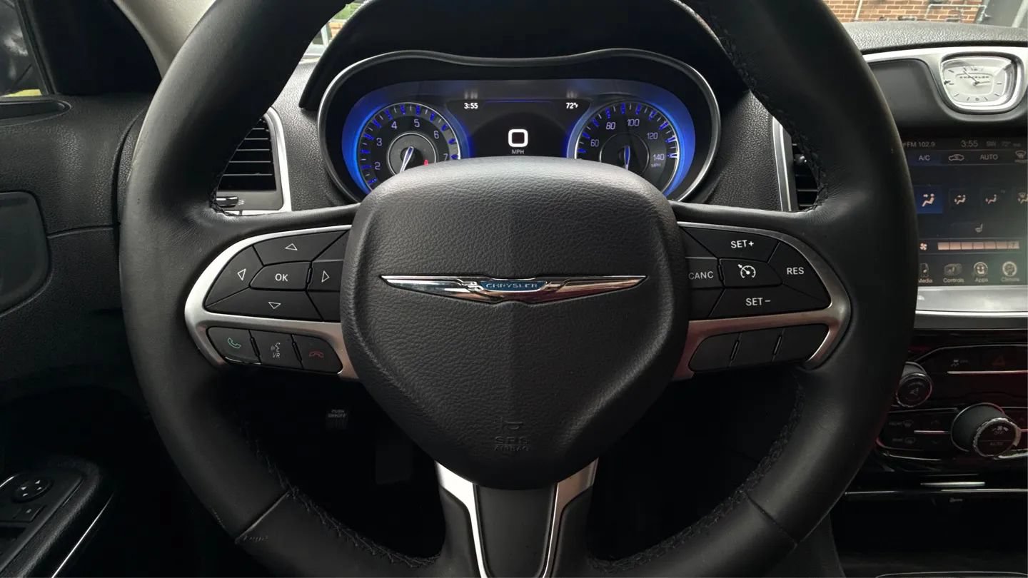 Used 2015 Chrysler 300 Limited RWD image 32