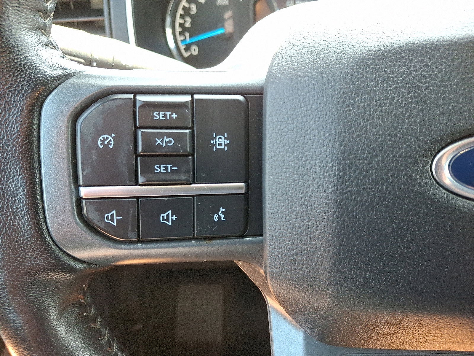 Certified 2022 Ford F150 XLT w/ Equipment Group 302A High image 21