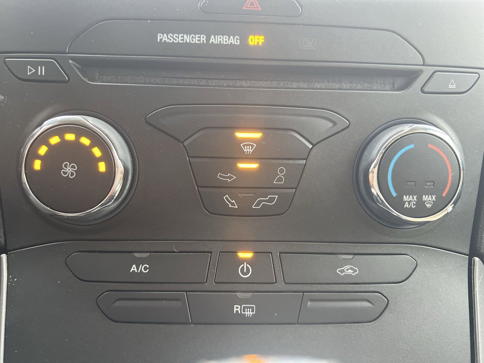 Used 2016 Ford Edge SE image 20