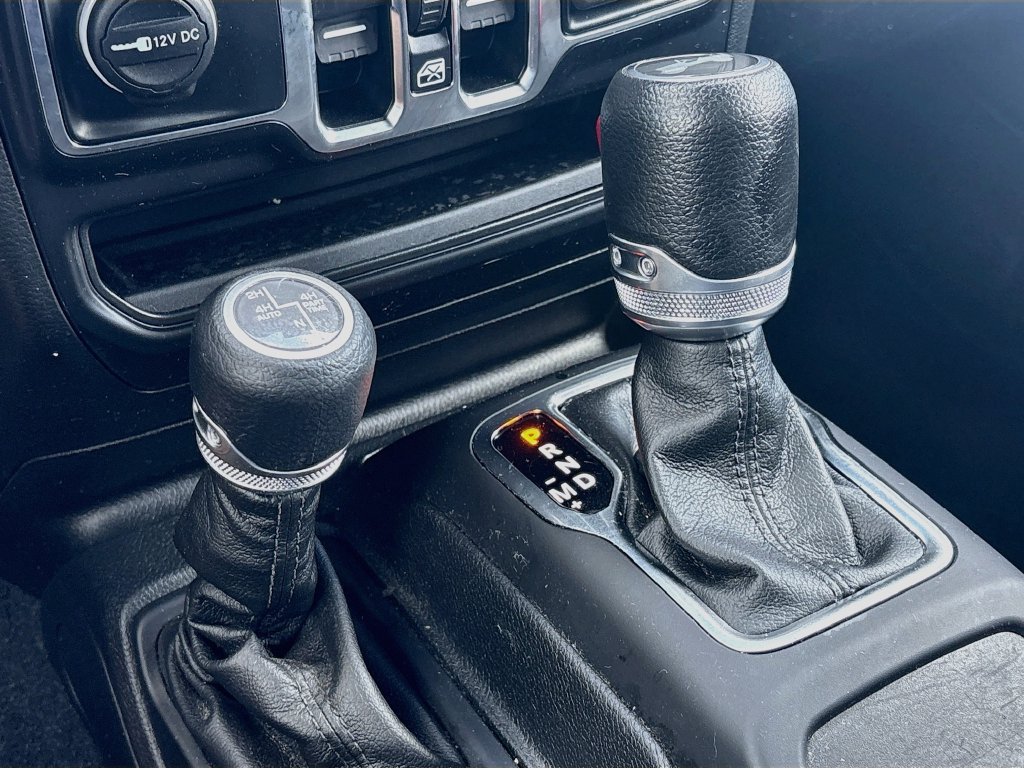 Certified 2023 Jeep Wrangler Unlimited w/ Sun & Screen Package AWD/4WD image 18