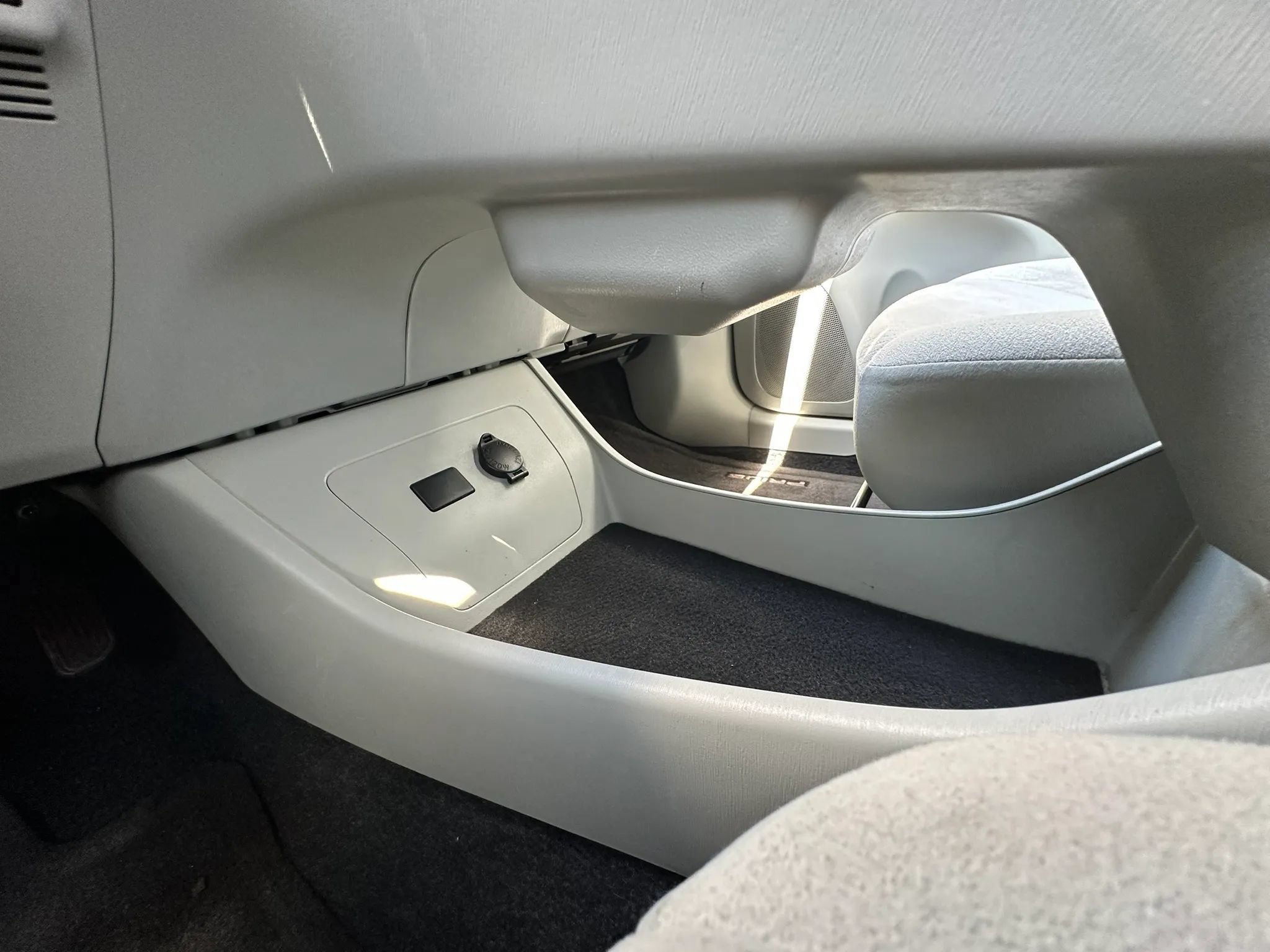Used 2015 Toyota Prius Three FWD image 25