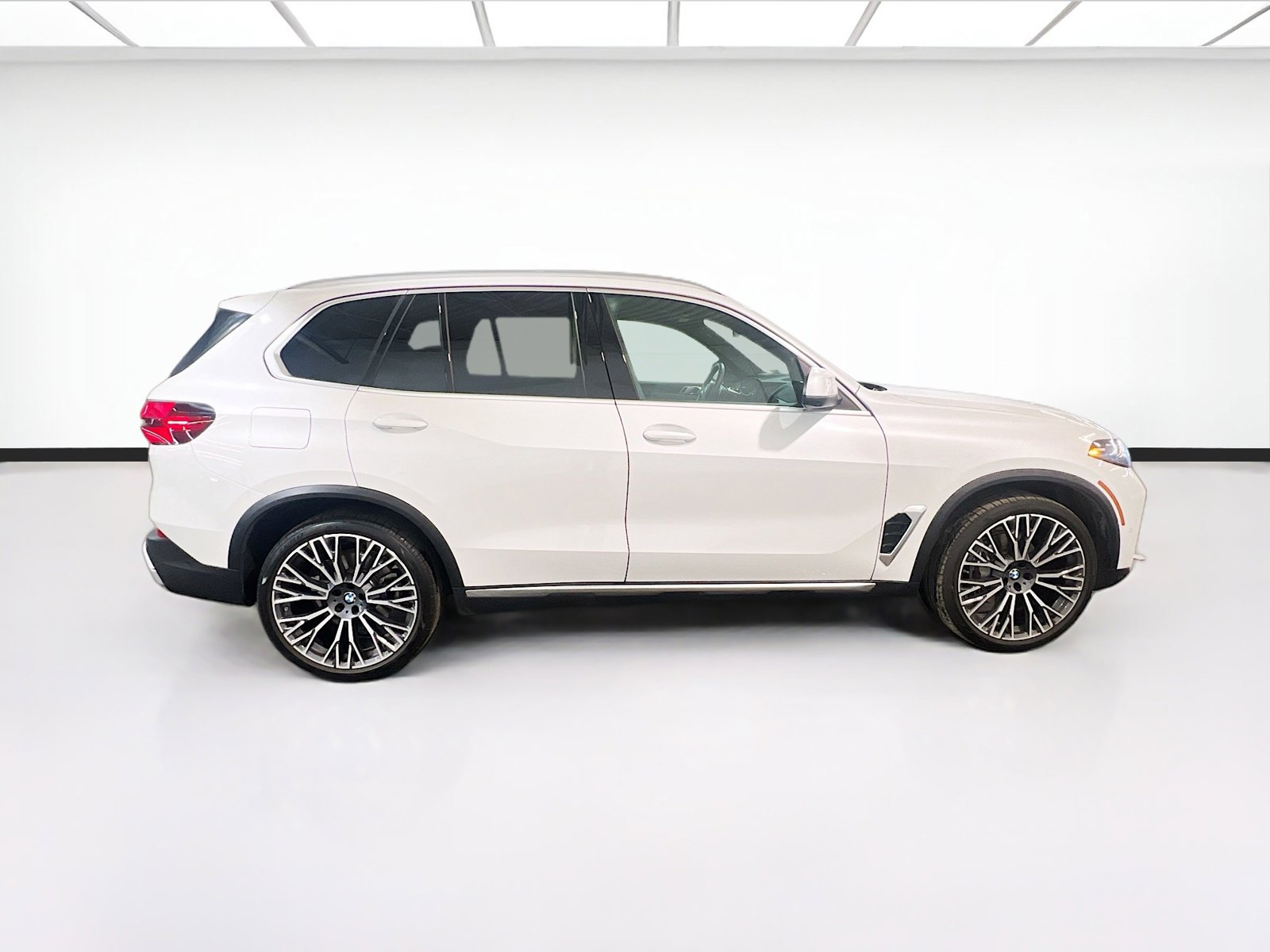 Used 2024 BMW X5 sDrive40i w/ Premium Package RWD image 26