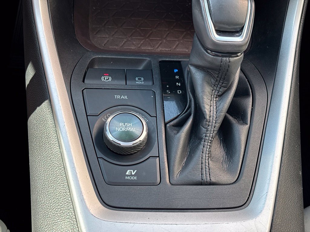 Used 2022 Toyota RAV4 Limited AWD/4WD image 14