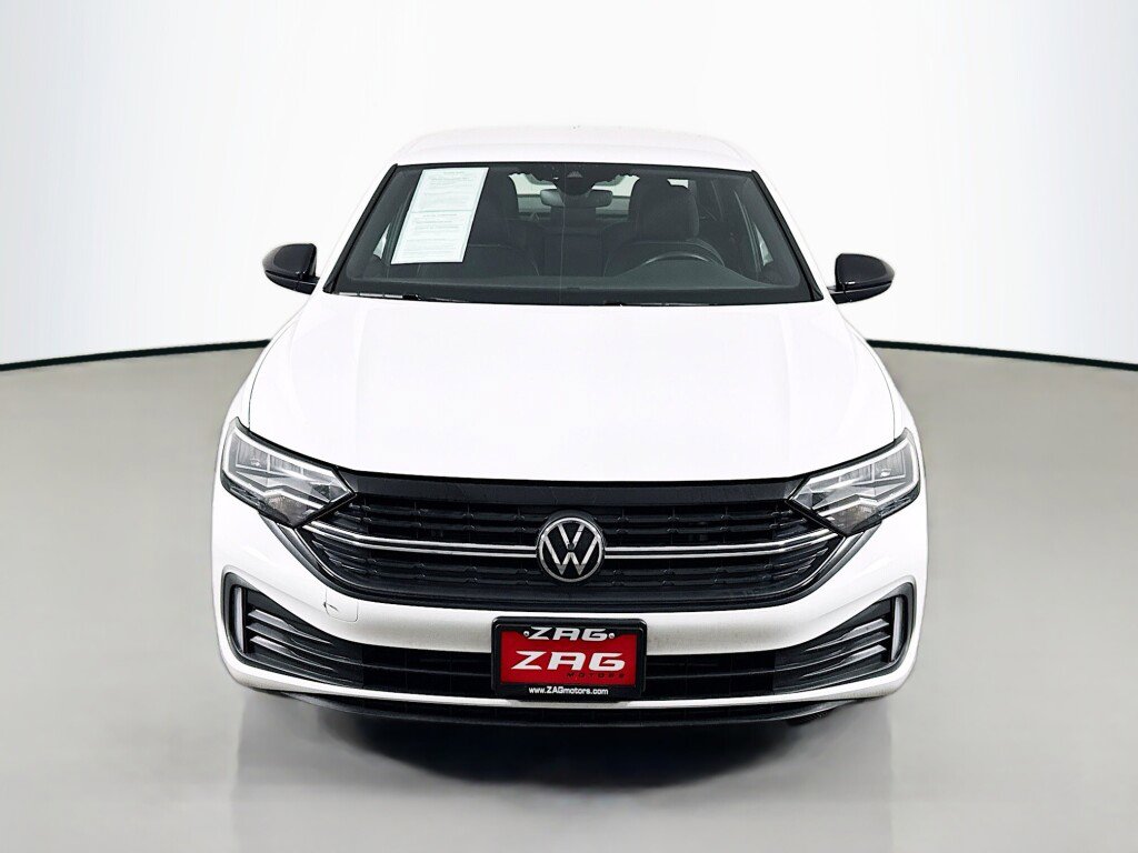 Used 2023 Volkswagen Jetta Sport image 8