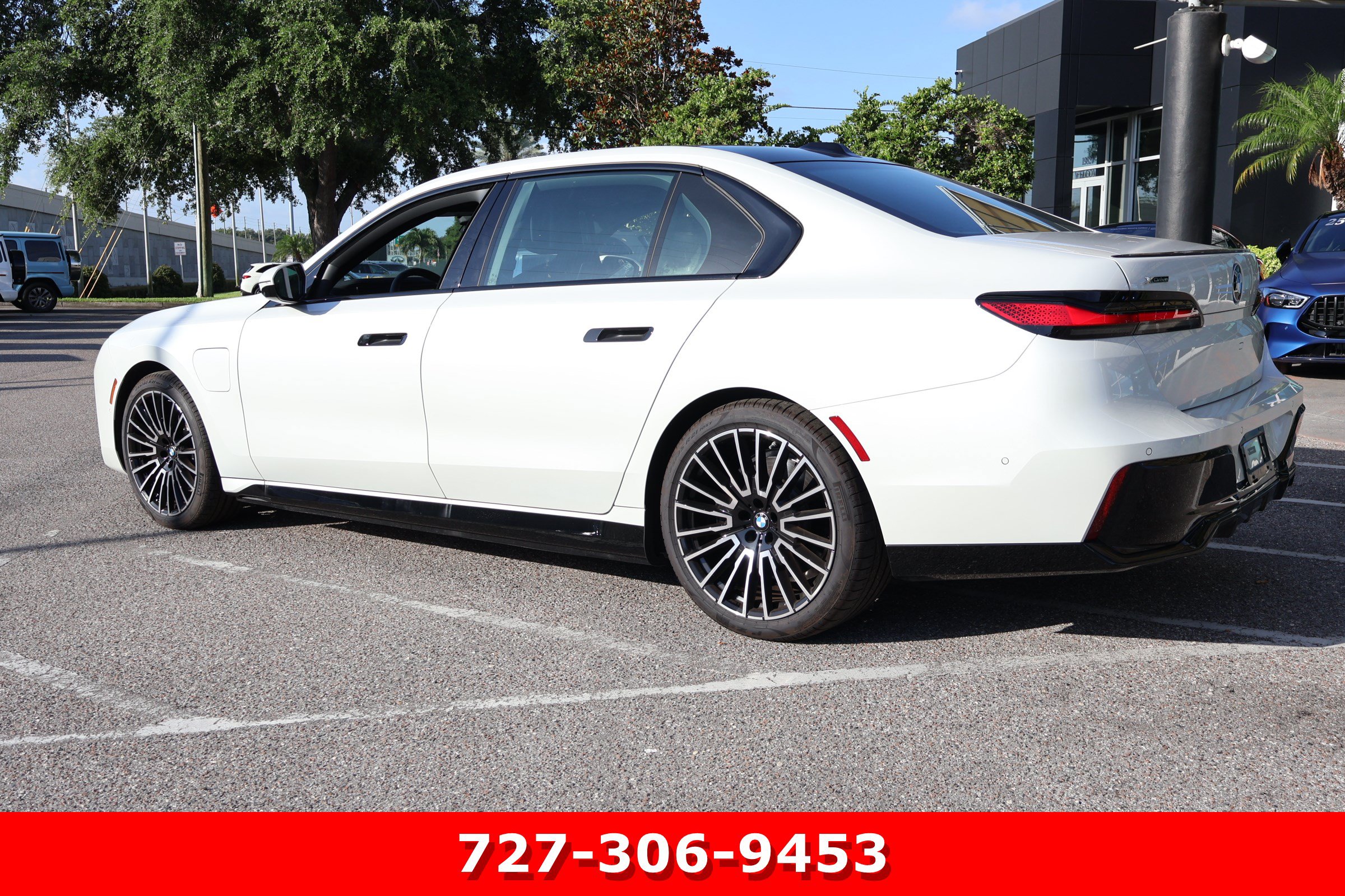 Used 2026 BMW 750e xDrive w/ Luxury Rear Seating Package AWD/4WD image 7
