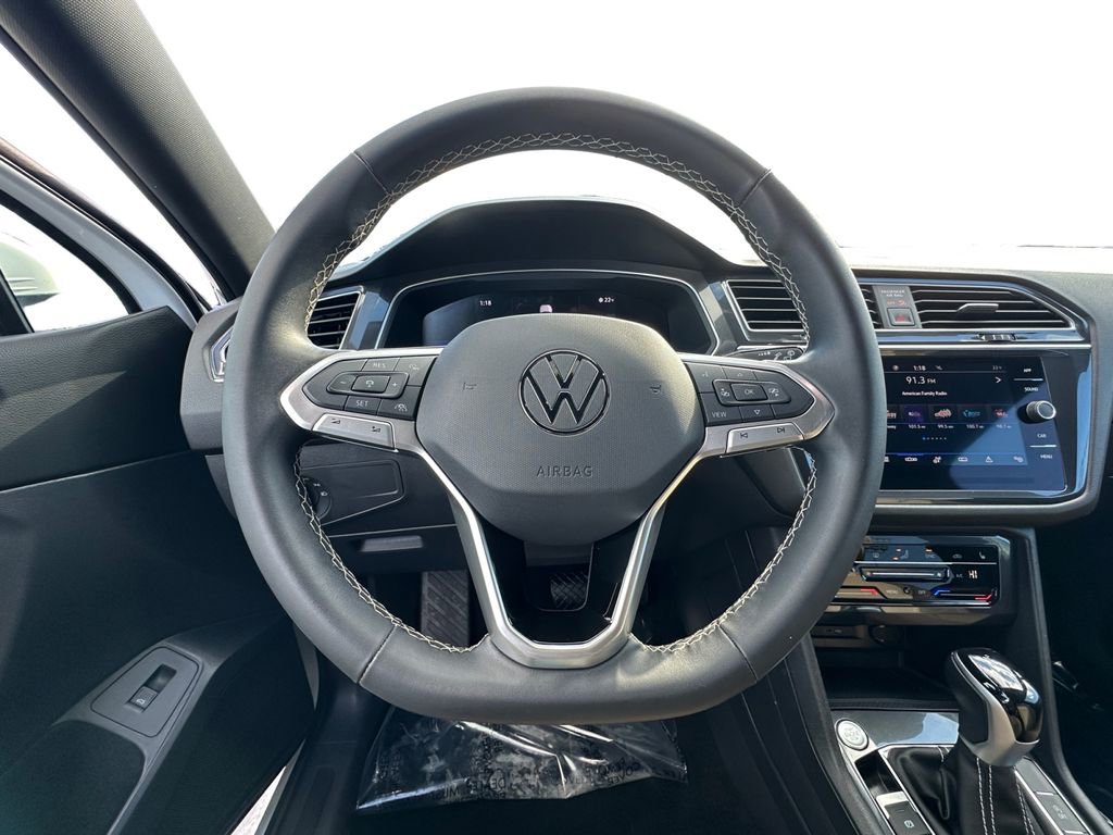 Used 2024 Volkswagen Tiguan SE image 12