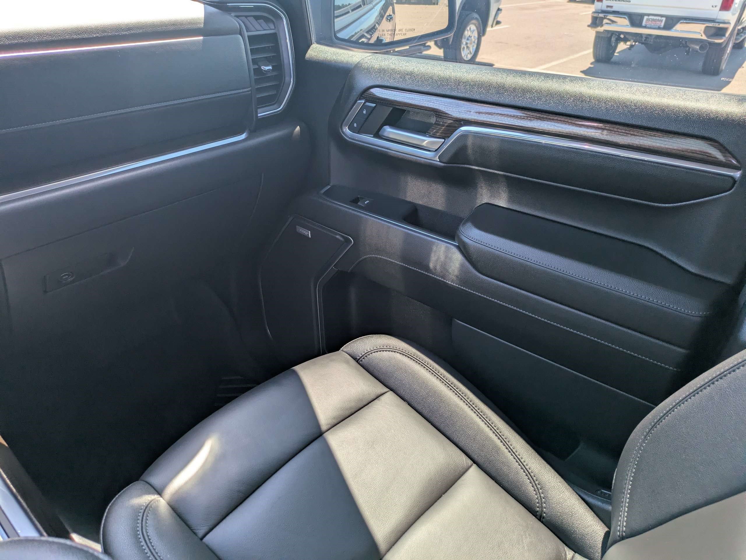 Used 2024 Chevrolet Silverado 1500 LT Trail Boss w/ Convenience Package II AWD/4WD image 16