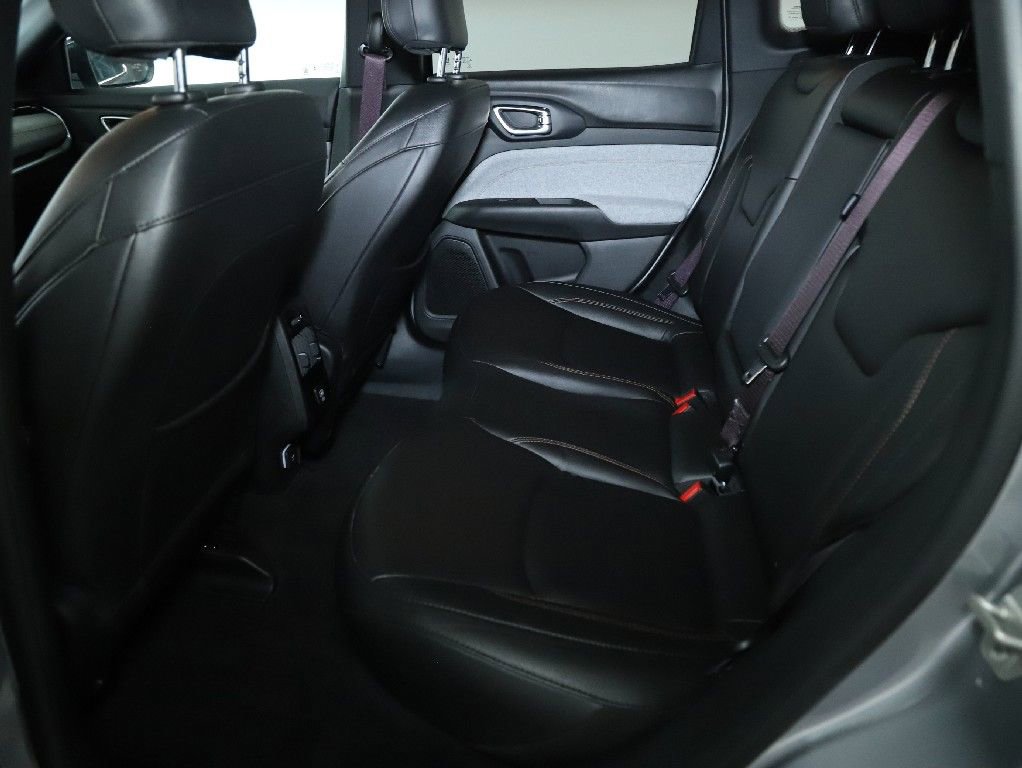 Used 2024 Jeep Compass Latitude image 14