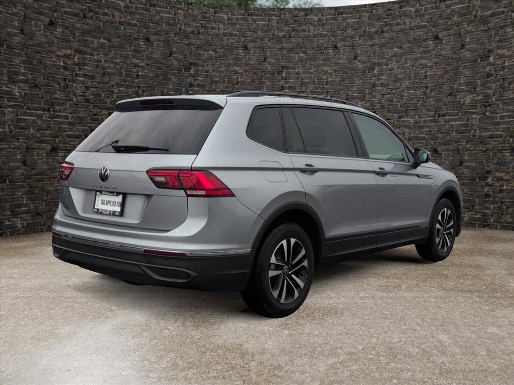Used 2024 Volkswagen Tiguan S image 7