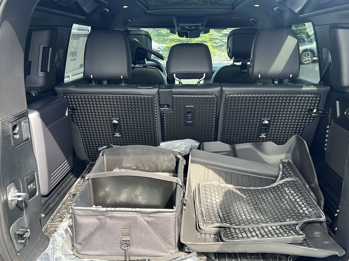 New 2026 Land Rover Defender 110 X-Dynamic SE AWD/4WD image 31
