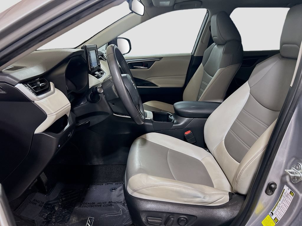 Used 2022 Toyota RAV4 XLE Premium FWD image 17