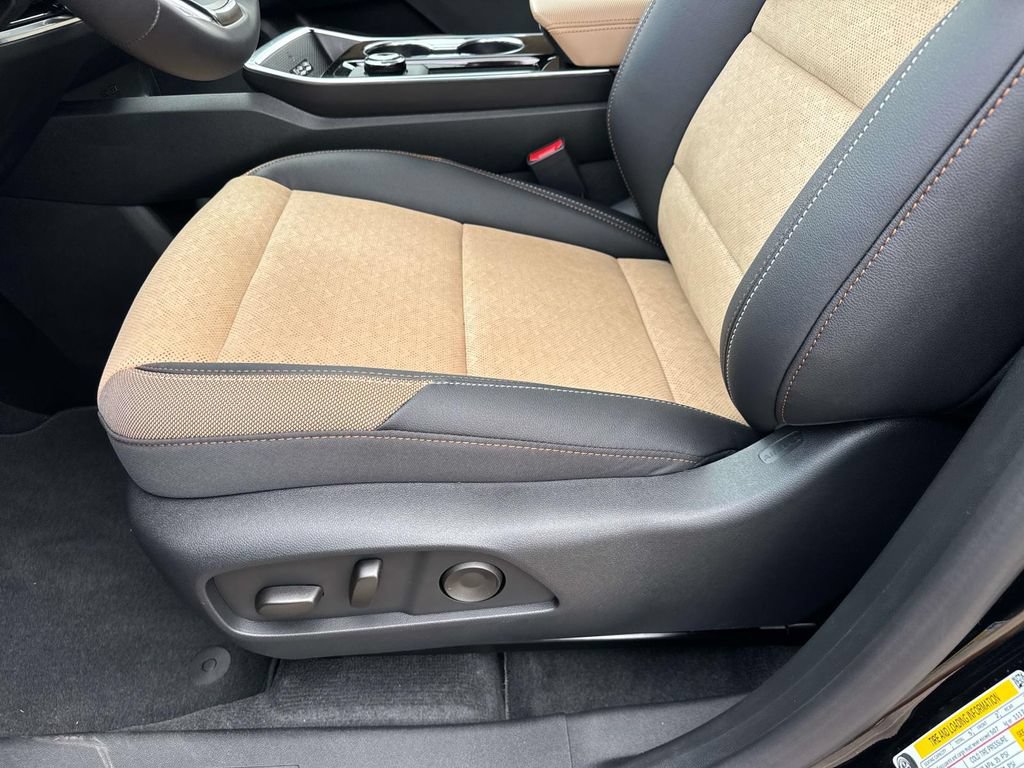 New 2026 Chevrolet Equinox ACTIV w/ Convenience Package III FWD image 20