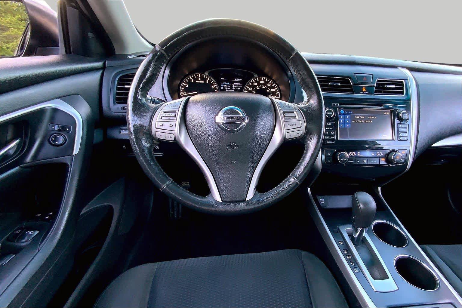 Used 2015 Nissan Altima 2.5 SV w/ Convenience Package FWD image 6