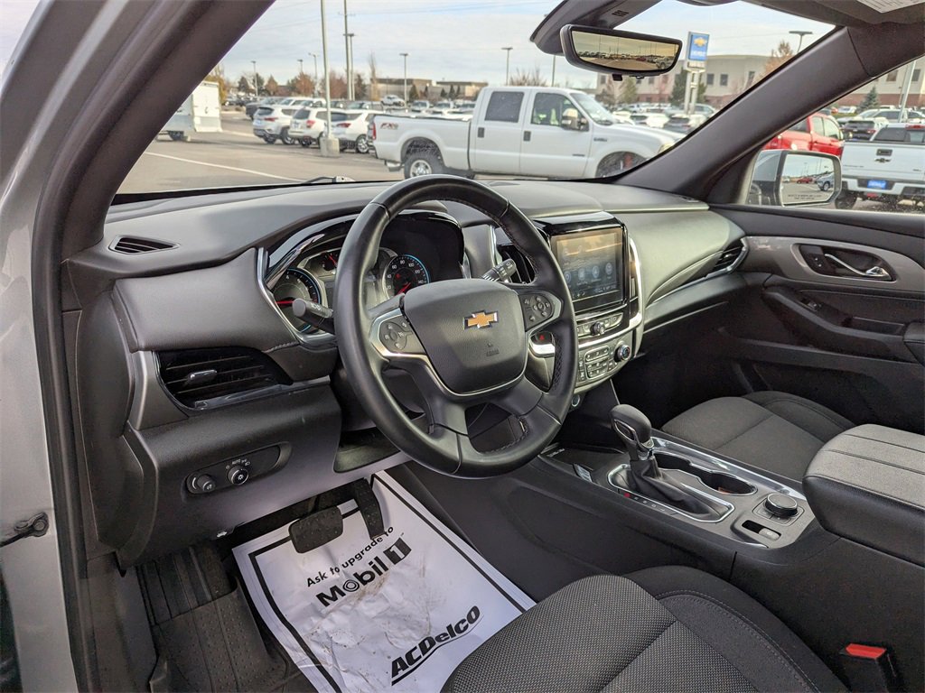 Used 2023 Chevrolet Traverse LT w/ Rear Camera Mirror Package image 13