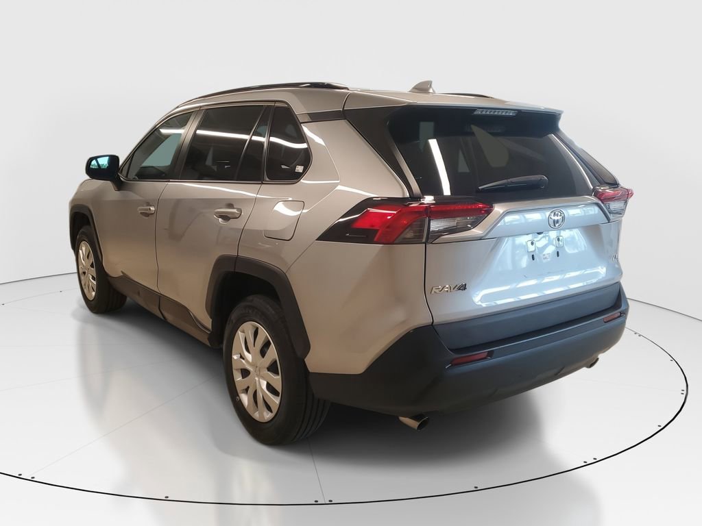 Used 2019 Toyota RAV4 LE image 5