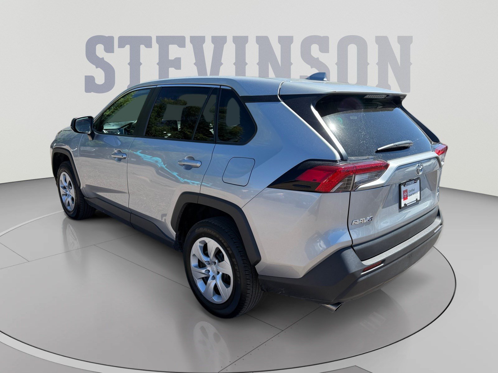 Used 2025 Toyota RAV4 LE AWD/4WD image 3