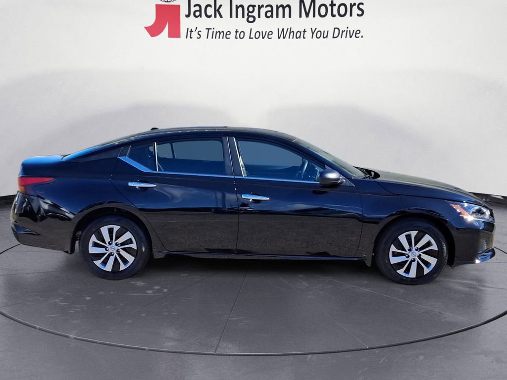 Used 2025 Nissan Altima 2.5 S FWD image 6
